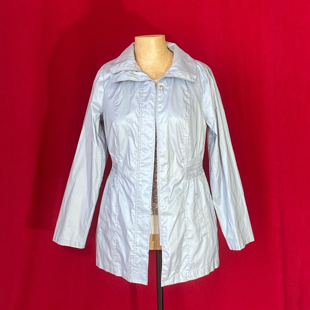 CHICO’S women raincoat windbreaker. Silver grey. Size 0. Zipper and snaps